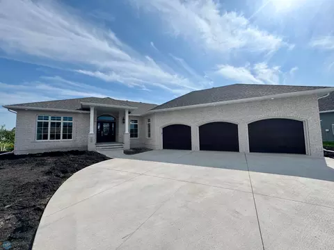 1051 50 Ave W, West Fargo, ND 58078