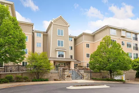 11484 Fairfield Rd W #301, Minnetonka, MN 55305