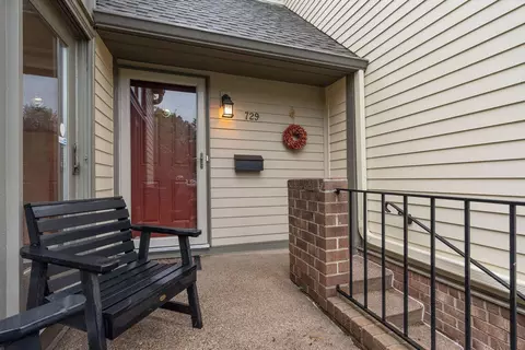 729 Summit Ave, Saint Paul, MN 55105