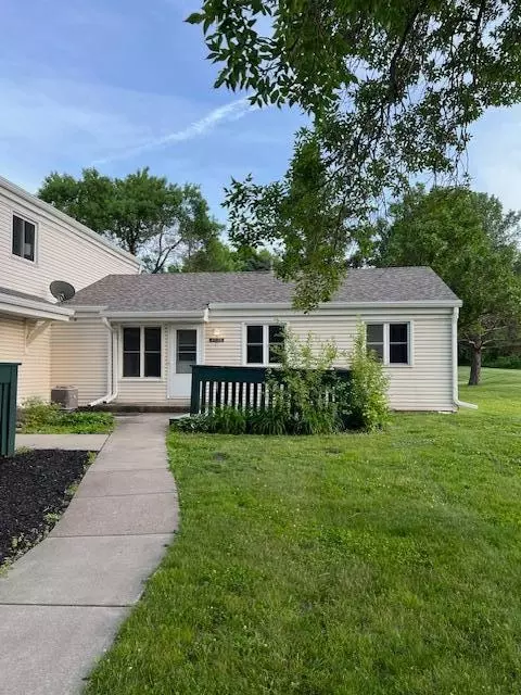 4918 Grenwich Trl N, Oakdale, MN 55128
