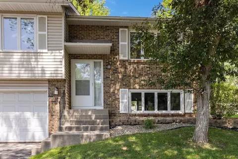 9818 Cavell Cir, Bloomington, MN 55438