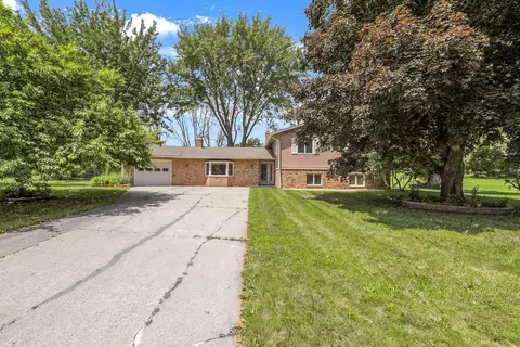 1470 Scenic Vw, Chaska, MN 55318