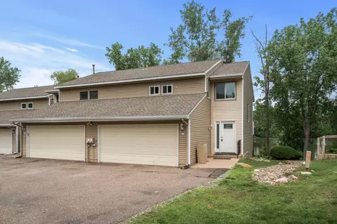 15 Round Lake Trl, Little Canada, MN 55117