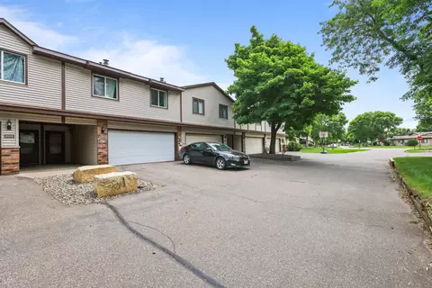 8557 Maplebrook Pkwy N, Brooklyn Park, MN 55445