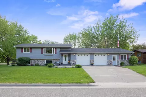 305 Rattvik Cir, Buffalo, MN 55313
