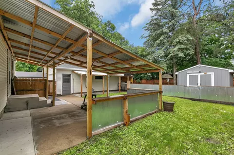 Exterior - 722 E 4th St, Litchfield, MN 55355 photo 3 of 3