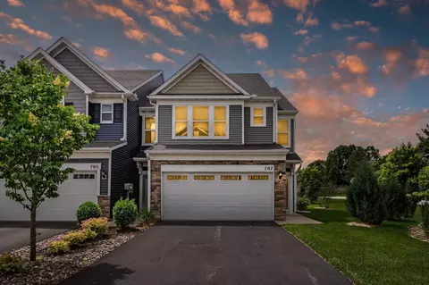 707 Rockburn Rd, Chanhassen, MN 55317
