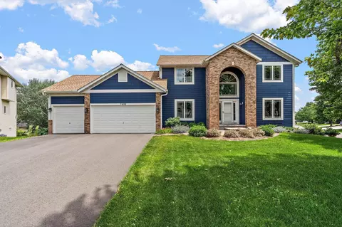 7692 7th Street Cir, Oakdale, MN 55128