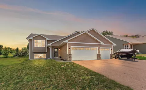 300 Dakota Ave, Roberts, WI 54023