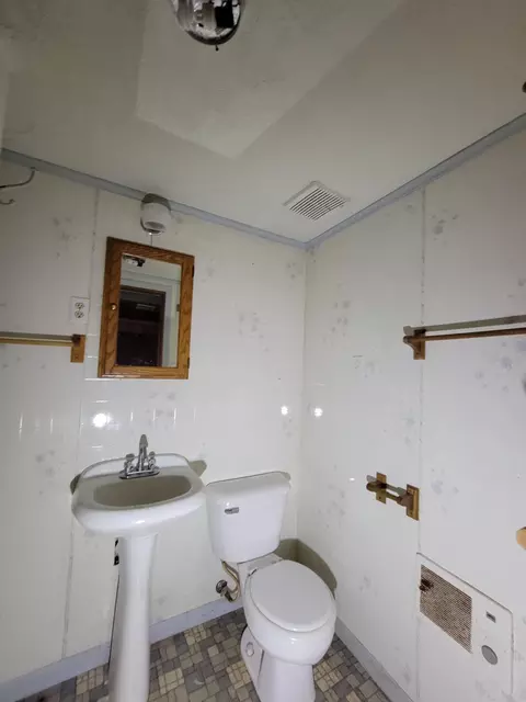 Bath - 917 S 7th St, Brainerd, MN 56401 photo 1 of 2