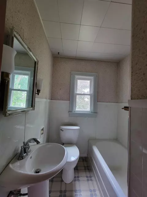Bath - 917 S 7th St, Brainerd, MN 56401 photo 2 of 2