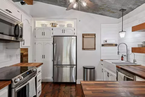Kitchen - 6044 Ridgewood Rd, Mound, MN 55364 photo 2 of 4