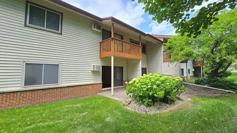 3919 Foss Rd #101, Saint Anthony, MN 55421