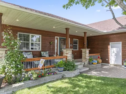 3110 8th Ave NW, Faribault, MN 55021