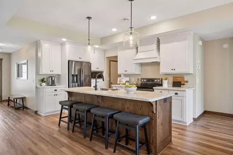 Kitchen - 2333 40th Ave S, Saint Cloud, MN 56301 photo 2 of 2