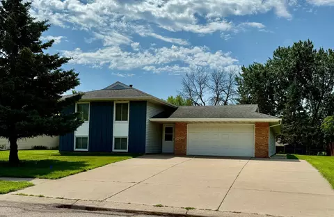 188 150th St W, Apple Valley, MN 55124