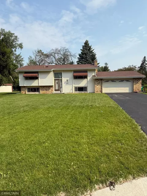 6811 Cottonwood Ln N, Maple Grove, MN 55369