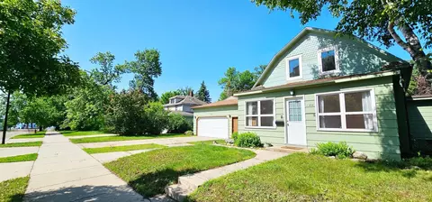 1308 Minnesota Ave, Detroit Lakes, MN 56501