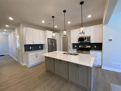13637 Hollybrook Dr, Apple Valley, MN 55124