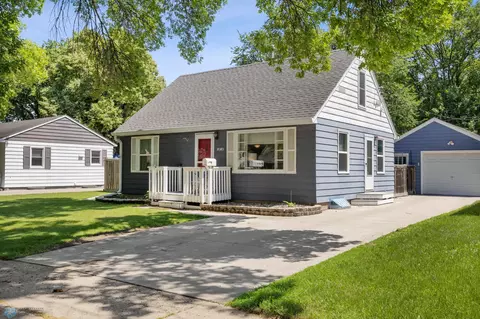 1010 20th St S, Fargo, ND 58103