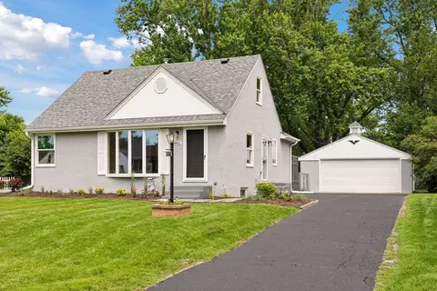 941 Lovell Ave W, Roseville, MN 55113