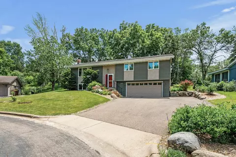 12417 Kennelly Rd, Burnsville, MN 55337