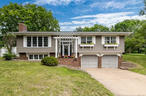 816 Bartosh Ln, River Falls, WI 54022