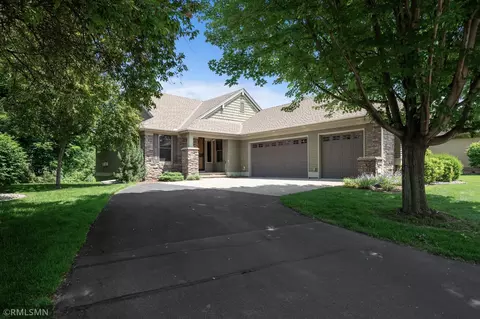 8 Larch Ln, North Oaks, MN 55127