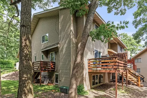 5403 W Brenner Pass, Fridley, MN 55432