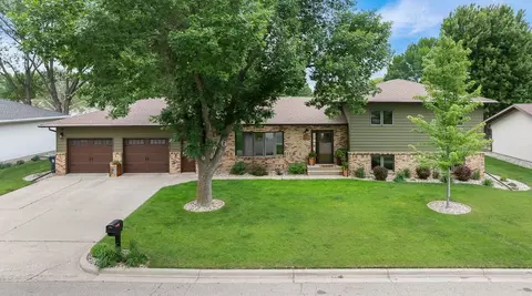 611 Viking Dr, Marshall, MN 56258