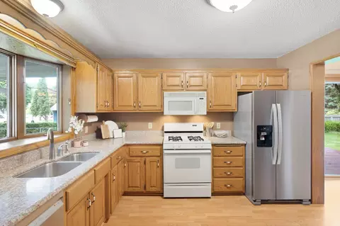 Kitchen - 6722 116th Cir, Champlin, MN 55316 photo 2 of 2