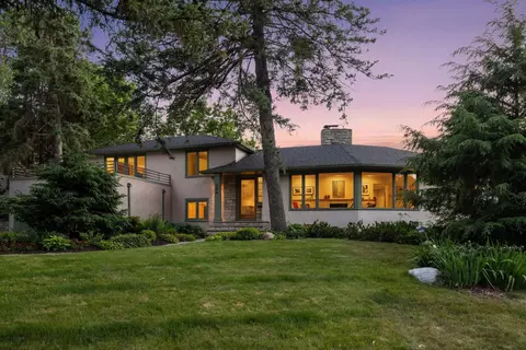 244 Janalyn Cir, Golden Valley, MN 55416