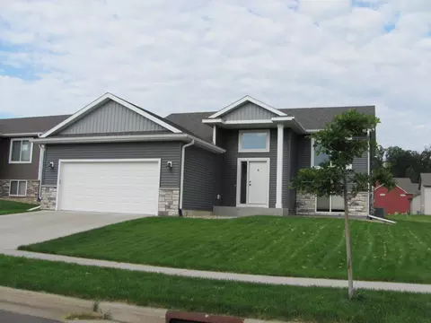 6947 Gaillardia Dr NW, Rochester, MN 55901