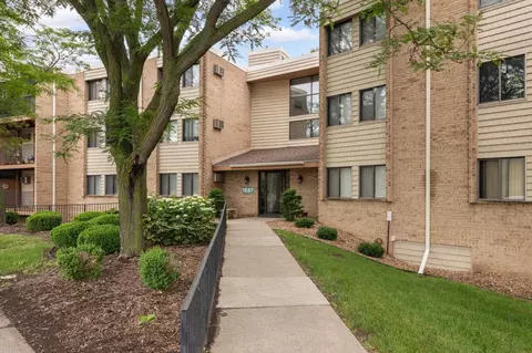 1887 Silver Bell Rd #115, Eagan, MN 55122