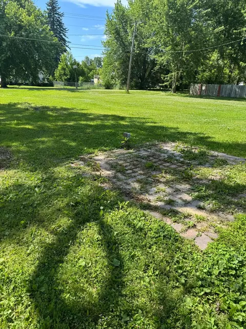 Exterior - 413 3rd Ave SE, Baudette, MN 56623 photo 3 of 3