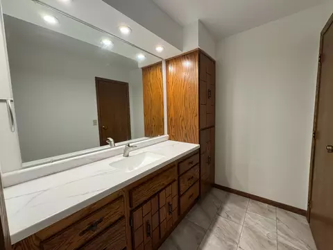 605 Arbor Ct, Marshall, MN 56258 photo 21