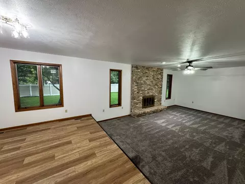 605 Arbor Ct, Marshall, MN 56258 photo 3