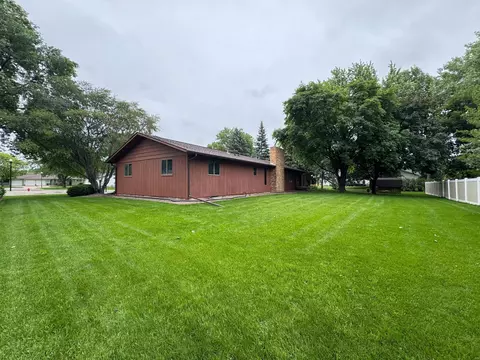 605 Arbor Ct, Marshall, MN 56258 photo 31