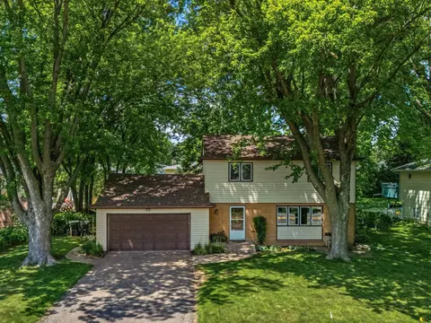 3516 Highcrest Rd NE, Saint Anthony, MN 55418