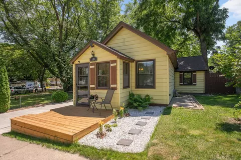 1104 5th St E, Saint Paul, MN 55106