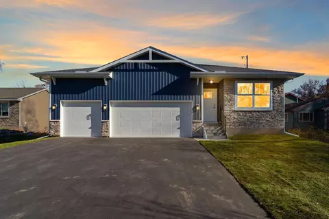 7625 Pleasant View Dr, Mounds View, MN 55112