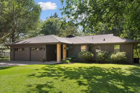 108 Parkview Ter, Golden Valley, MN 55416