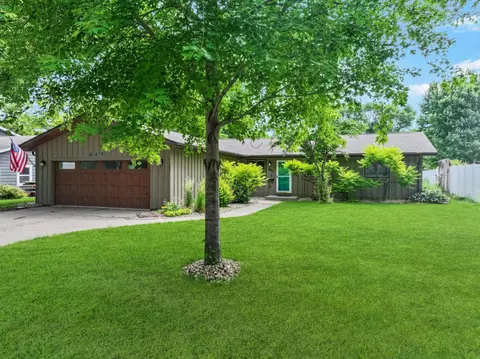 607 S 1st St, Marshall, MN 56258
