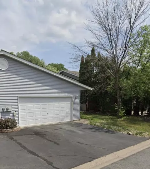 634 Mcintosh Ct, Shakopee, MN 55379