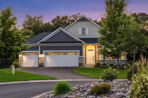 2157 Oakgrove Ct, Hudson, WI 54016