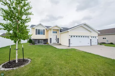 3661 Taylor St S, Fargo, ND 58104