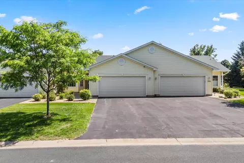 572 Aqua Cir, Lino Lakes, MN 55014