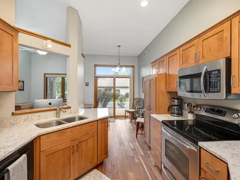 4145 Arbor Ln, Eagan, MN 55122 photo 15
