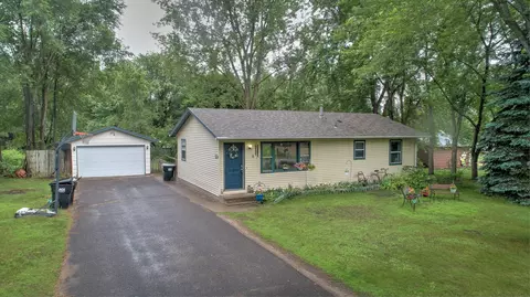 6 Buckskin Blvd SE, Isanti, MN 55040