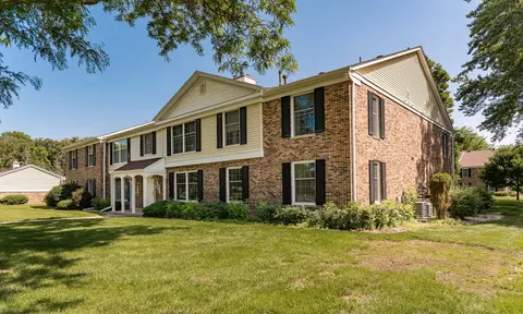 2051 Carriage Dr SW #2051D, Rochester, MN 55902